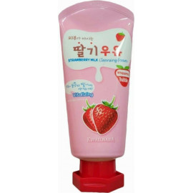 Пенка для умывания Welcos  клубничная Kwailnara Strawberry Milk Cleansing Foam 120мл