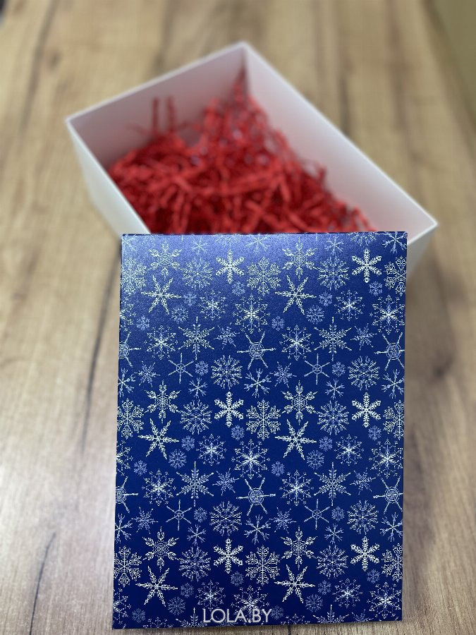 Коробка подарочная  Снежинки белые на синем фоне (белое дно) 220х160х90